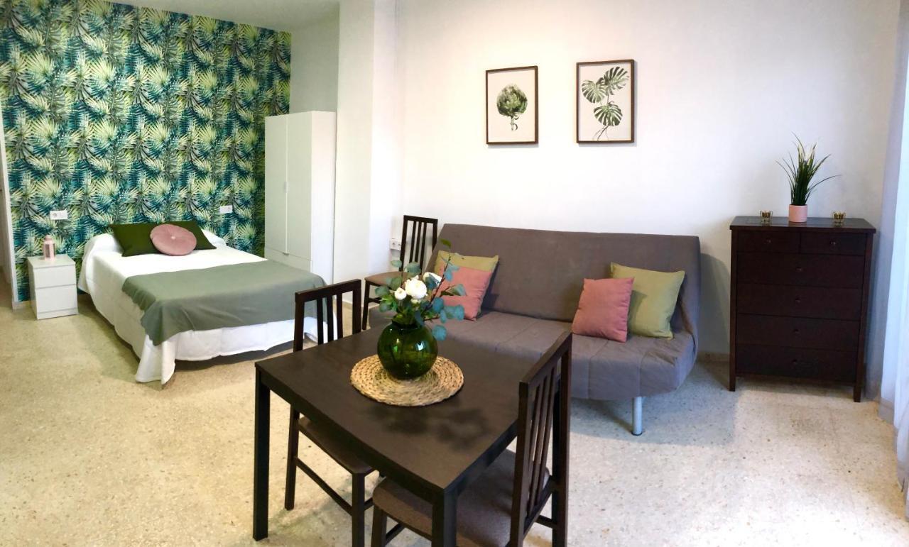 Apartamento Con Piscina En Ciudad Jardin Malaga Exterior photo